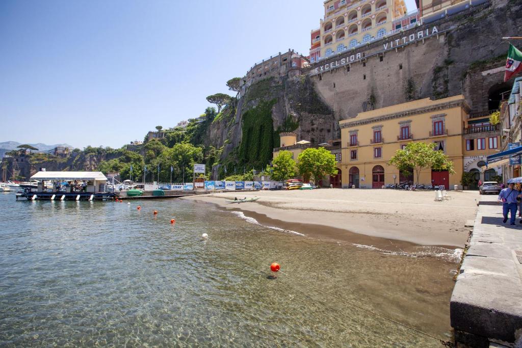 AMORE RENTALS - La Terrazza Sul Porto room 1