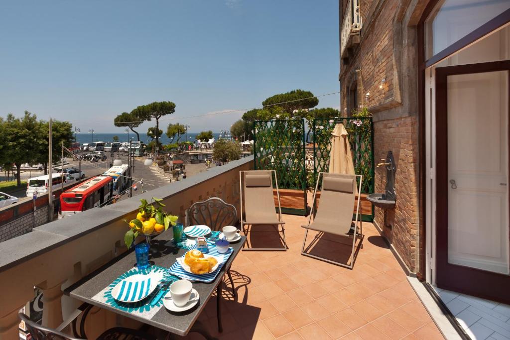 AMORE RENTALS - La Terrazza Sul Porto room 3